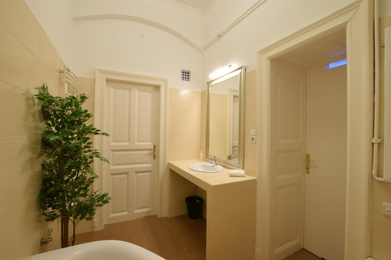 Standard Apartment By Hi5 - Dessewffy 39 Boedapest Buitenkant foto